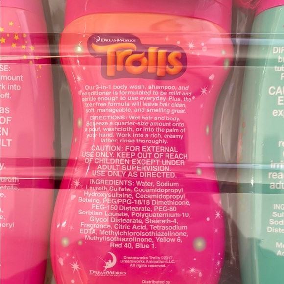 Dreamworks Pink and Blue Bath & Body Set with Trolls Characters - Picture 11 of 13